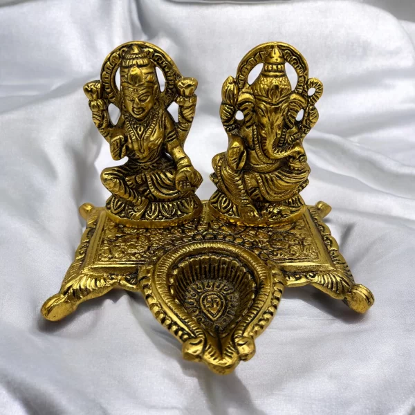 Lord Shri ganesha with laxmi ji